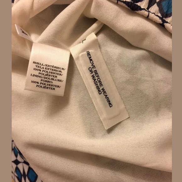 Ann Taylor Sleeveless Geometric Top. Size Medium - Picture 5 of 5